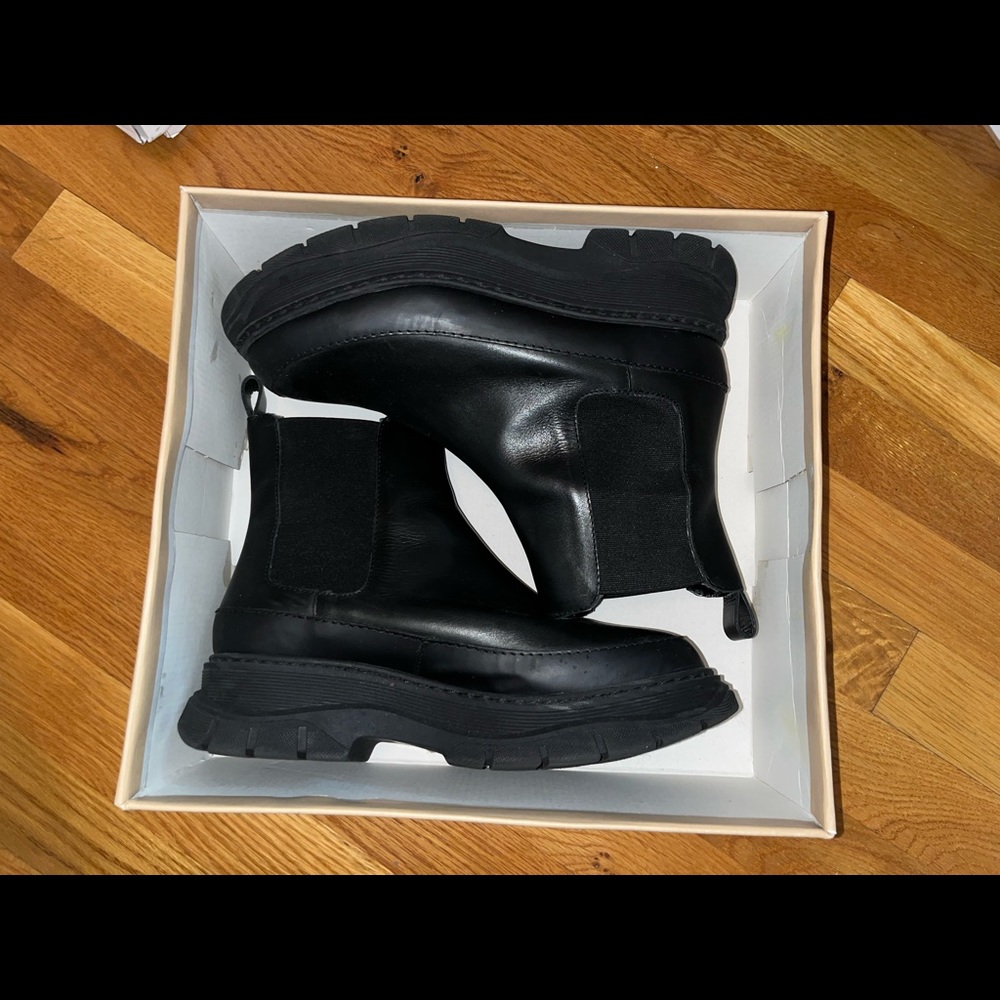 Anthropologie Maeve Bumper Chelsea Boot. Size 39 or 8.5/9 Black